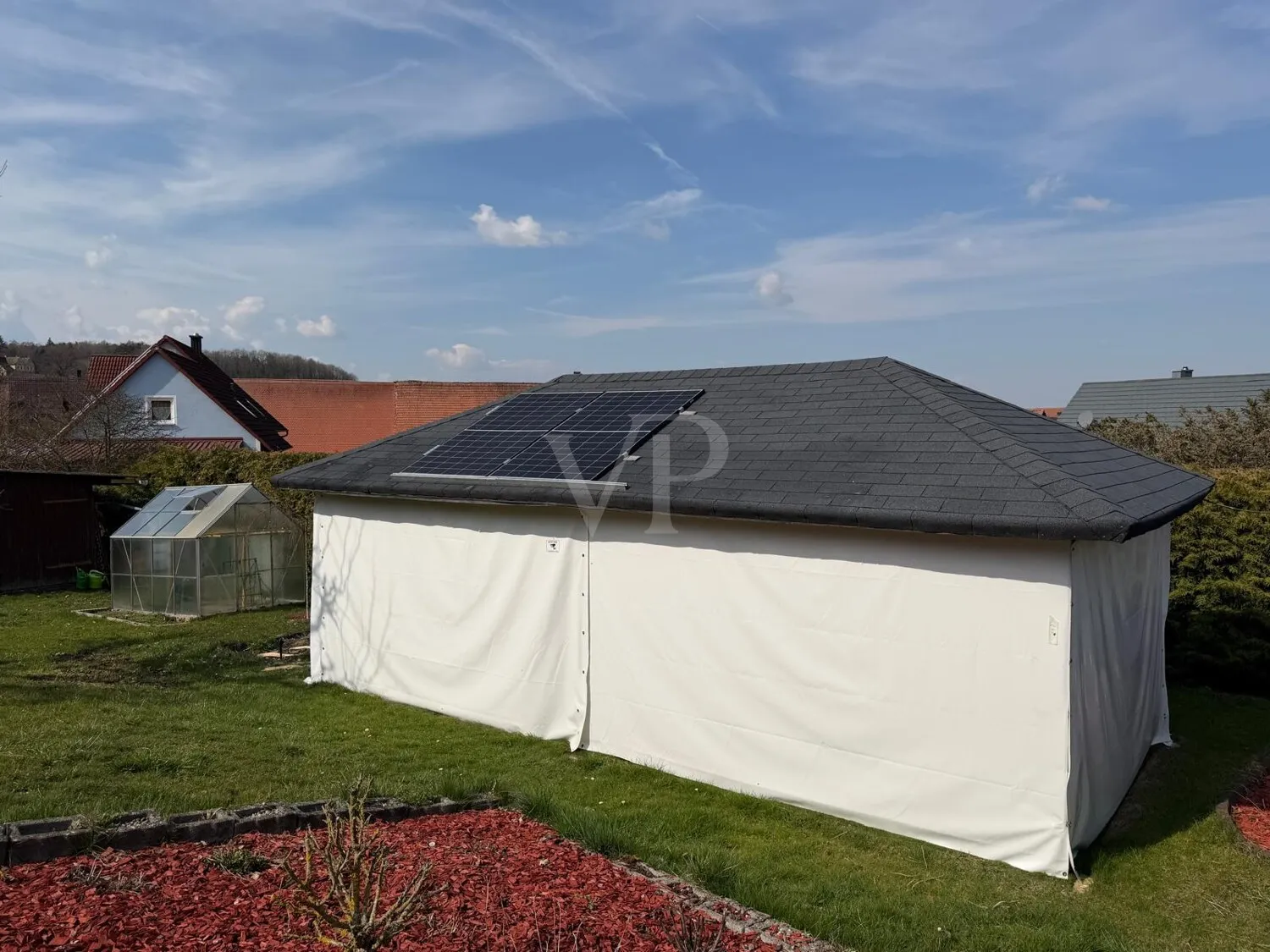 Pavillon mit Pool