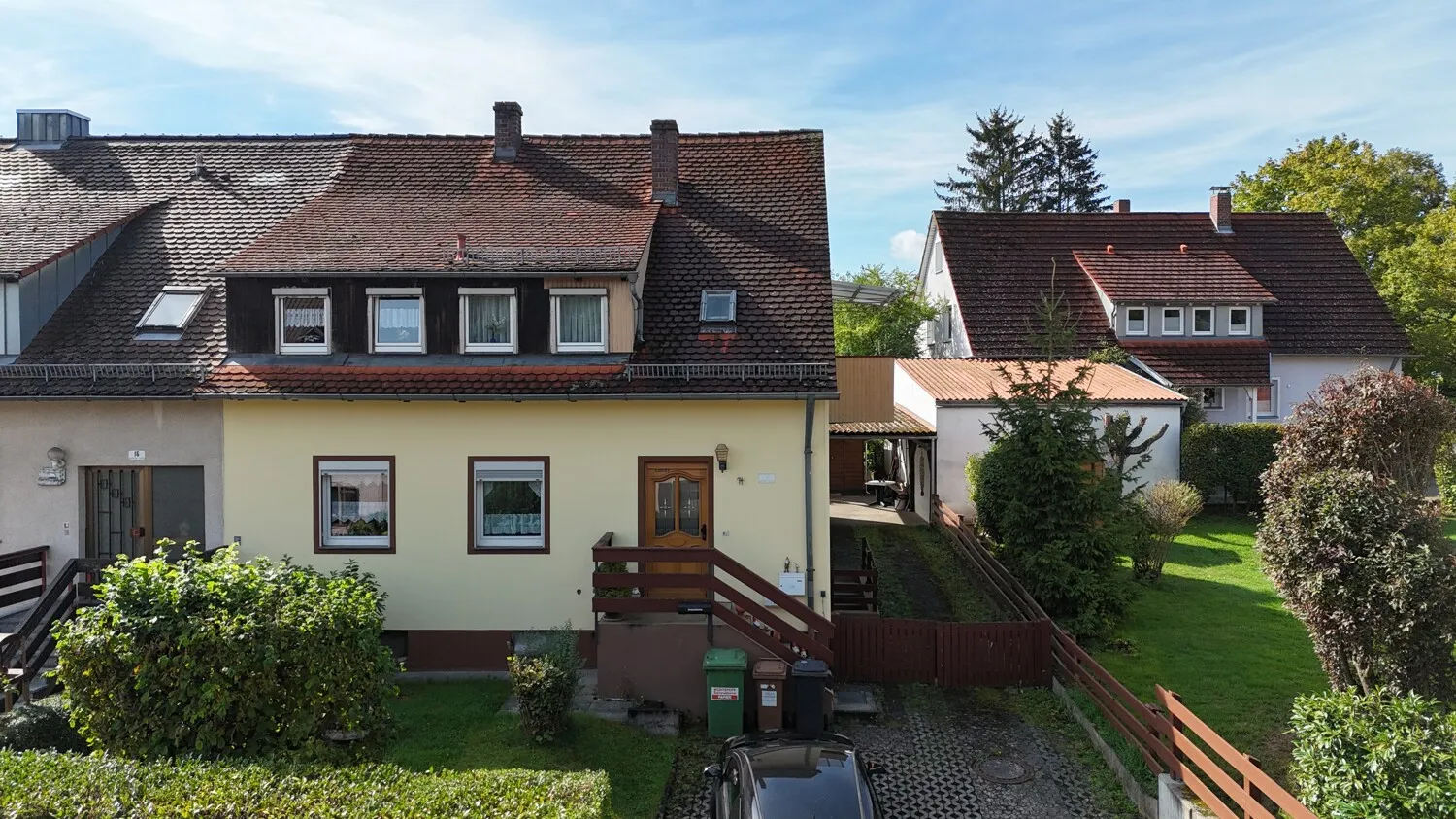 Gepflegte Doppelhaushälfte mit viel Fläche und schön angelegtem Garten!