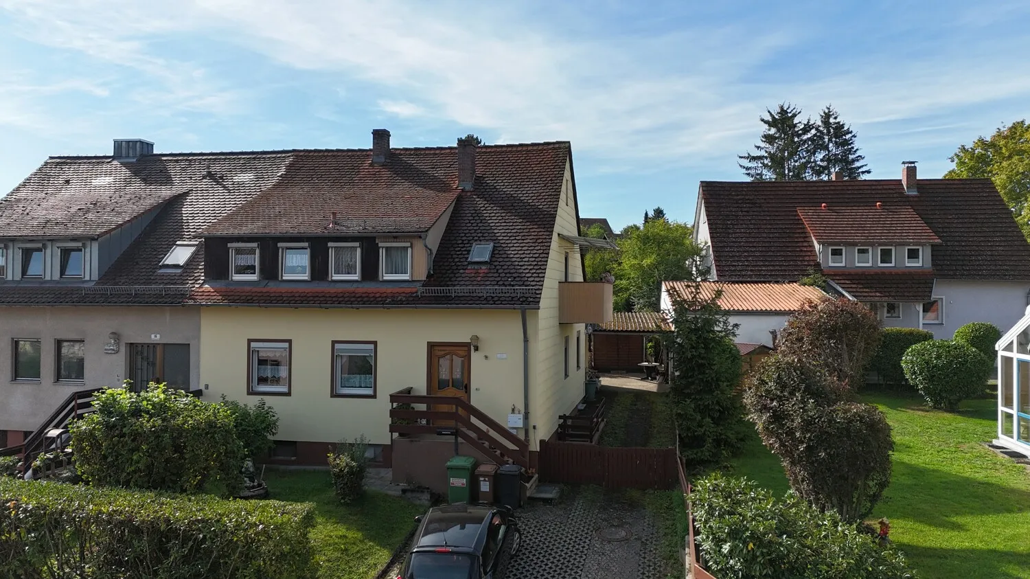 Gepflegte Doppelhaushälfte mit viel Fläche und schön angelegtem Garten!