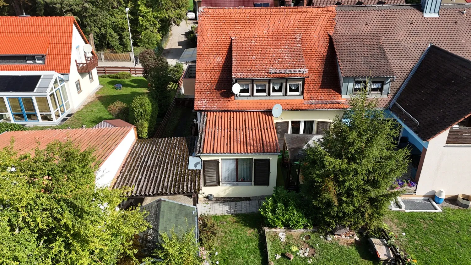 Gepflegte Doppelhaushälfte mit viel Fläche und schön angelegtem Garten!