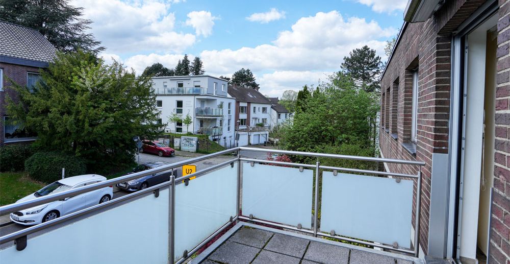 Balkon zur Straße