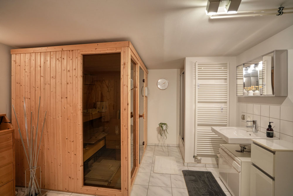 Sauna und Dusche im Untergeschoss