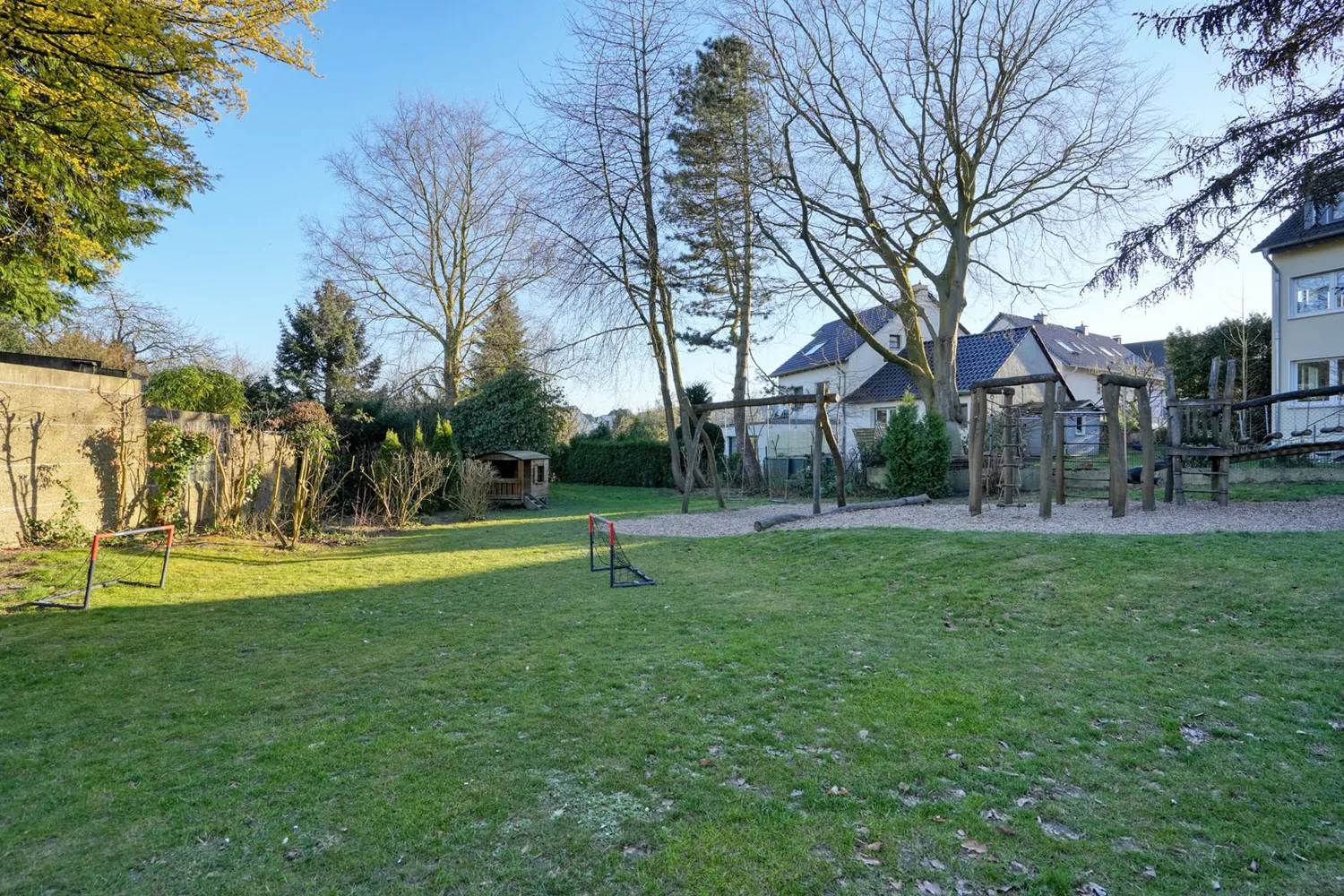 Building plot for a detached house in the second row in a quiet, established residential area