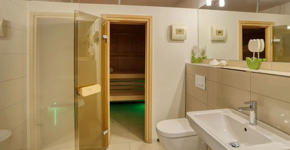 Duschbad und Sauna im Gartengeschoss
