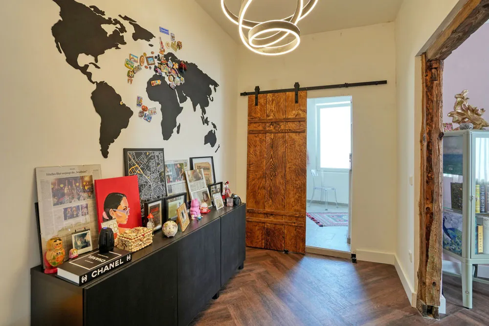 Diele mit Zugang zum Bad