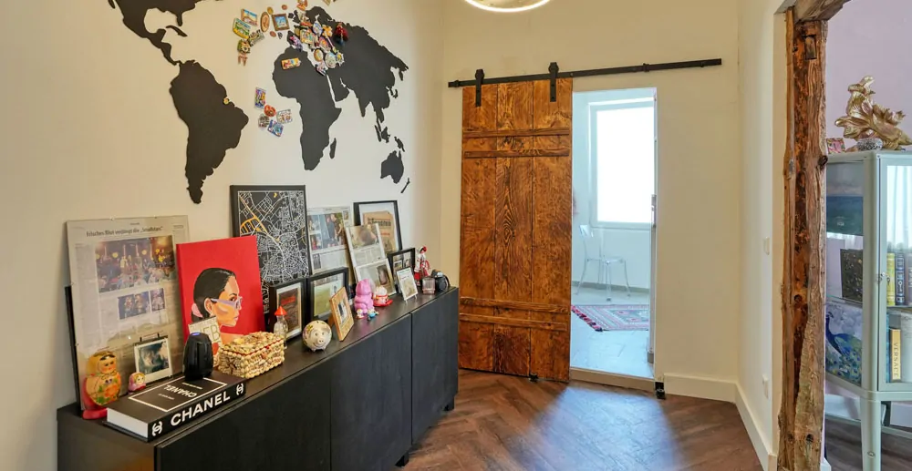 Diele mit Zugang zum Bad