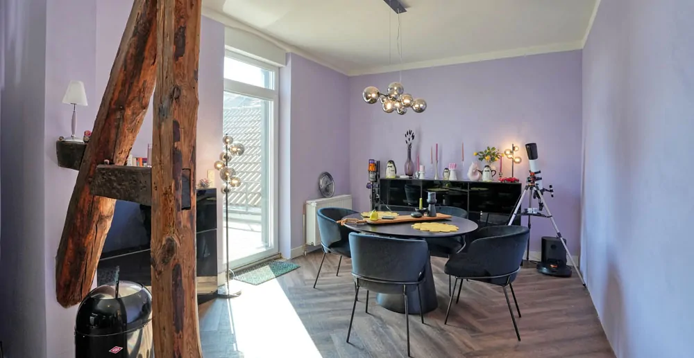 Essbereich mit Zugang auf die Dachterrasse