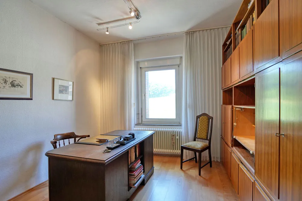 Arbeits- oder Esszimmer im Obergeschoss