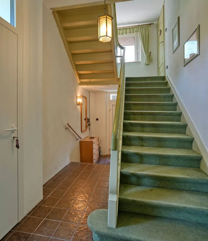 Treppe zum Obergeschoss