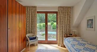 von_poll_real_estate_property_25061031_image_16