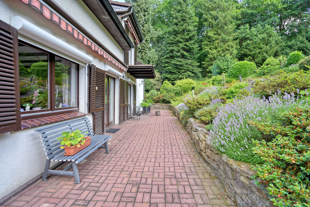 Terrasse vor dem Wohn- und Essbereich