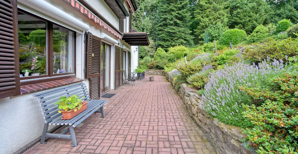 Terrasse vor dem Wohn- und Essbereich