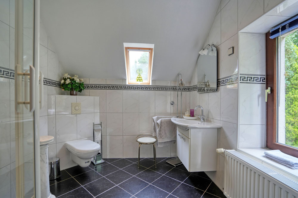 Bad mit Dusche