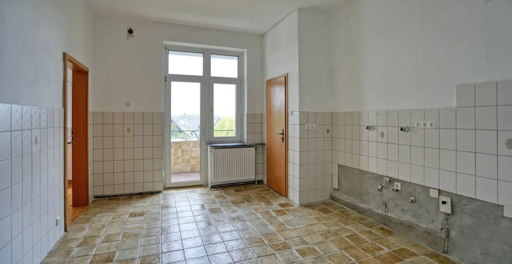 Küche mit Zugang zur Loggia