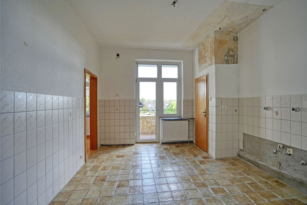 Küche mit Zugang zur Loggia