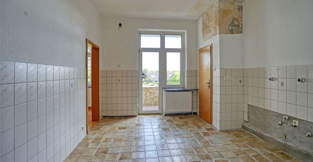 Küche mit Zugang zur Loggia