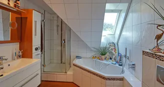 von_poll_real_estate_property_25061028_image_16