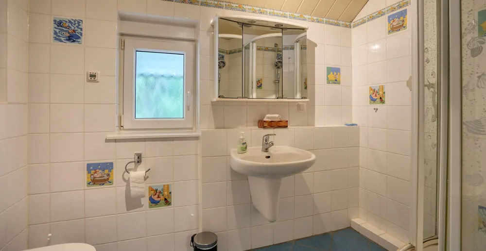 Duschbad im Kinderbereich 1