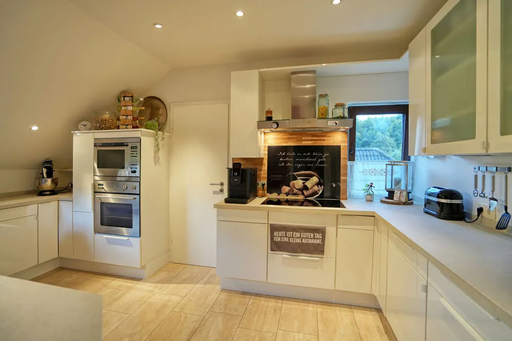 Küche mit angrenzender Kammer