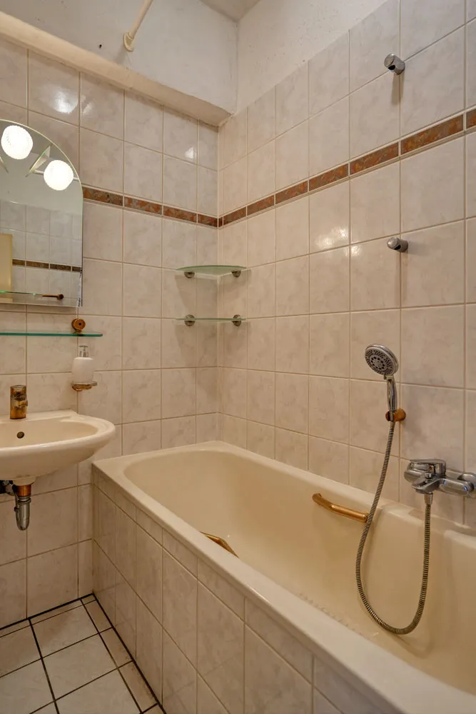 Bad mit Badewanne