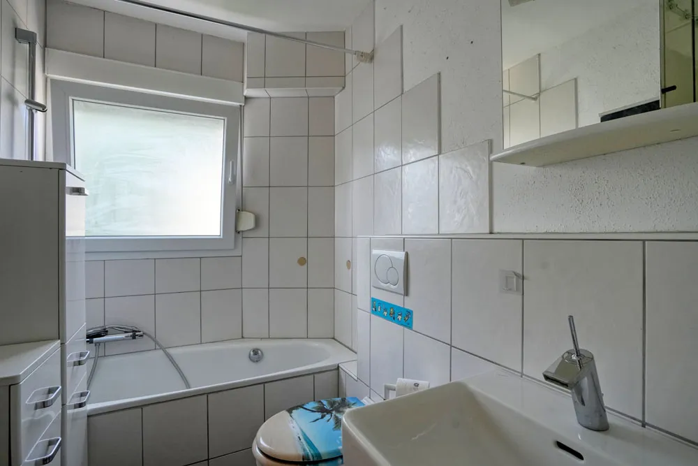 Bad mit Badewanne
