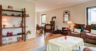 von_poll_real_estate_property_25003024_image_0