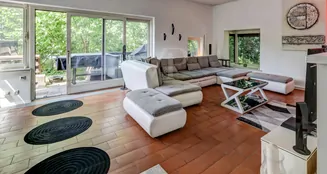 von_poll_real_estate_property_25003021_image_0