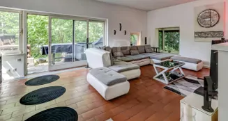 von_poll_real_estate_property_25003021_image_0