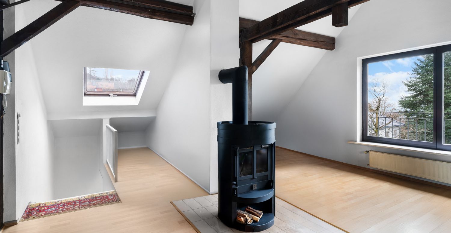 Offenes Wohnzimmer mit Kamin DG
