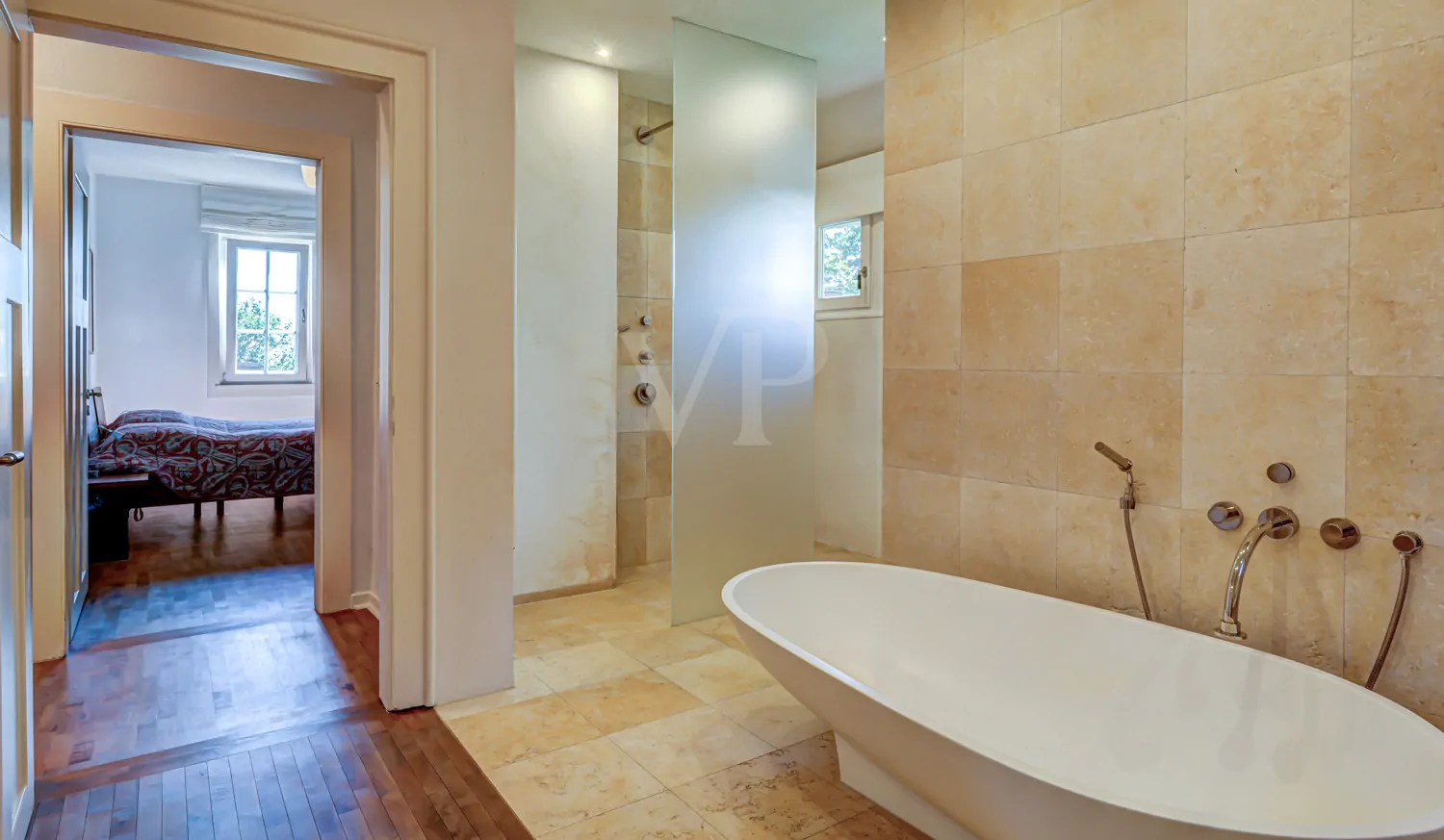 Großzügiges Badezimmer