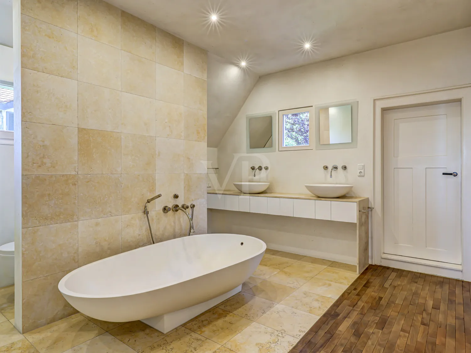 Großzügiges Badezimmer