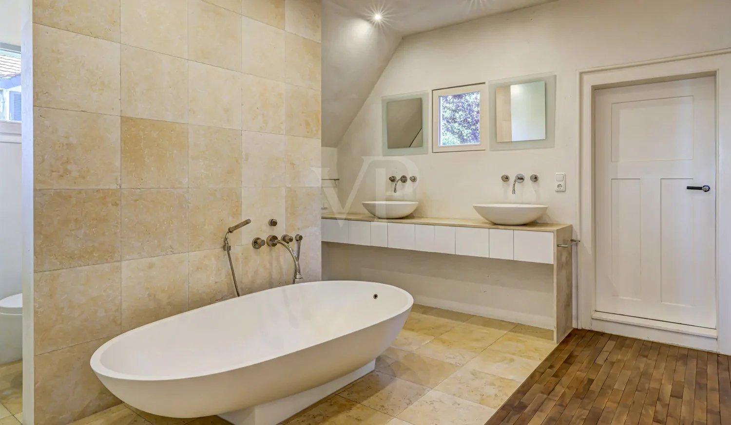 Großzügiges Badezimmer