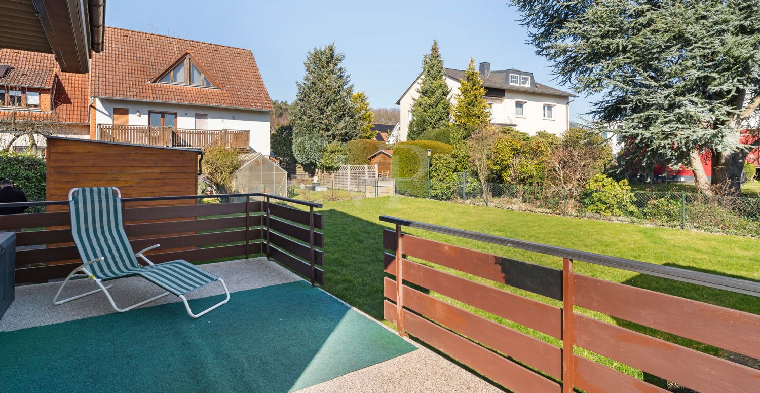 Terrasse führt in den Gartem