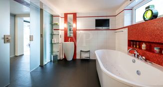 von_poll_real_estate_property_25072005_image_14