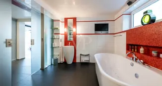 von_poll_real_estate_property_25072005_image_14