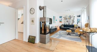 von_poll_real_estate_property_25072002_image_15