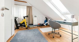 von_poll_real_estate_property_25072002_image_28