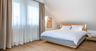 von_poll_real_estate_property_25072002_image_25