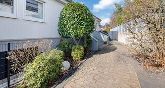 von_poll_real_estate_property_25072002_image_2