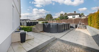 von_poll_real_estate_property_25072002_image_37