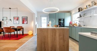 von_poll_real_estate_property_25072002_image_1