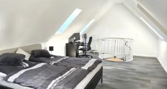 von_poll_real_estate_property_25072006_image_17