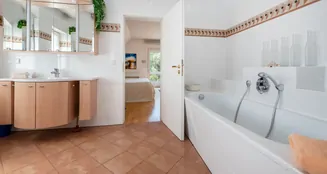 von_poll_real_estate_property_25072008_image_34