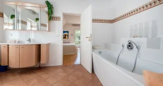 von_poll_real_estate_property_25072008_image_33