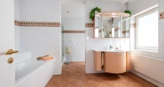 von_poll_real_estate_property_25072008_image_32