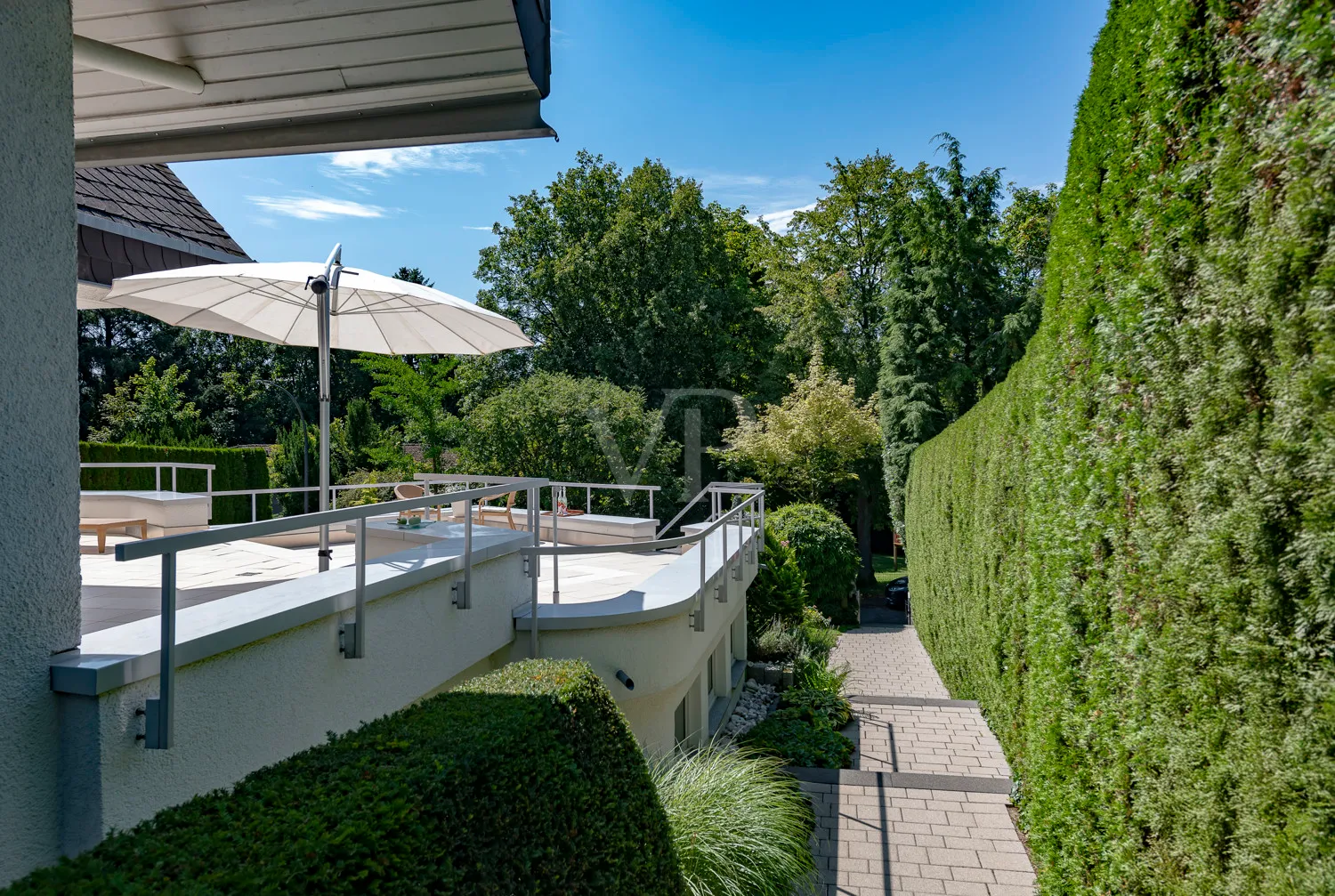 Gepflegte Außenanlagen