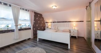 von_poll_real_estate_property_25072012_image_18