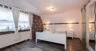 von_poll_real_estate_property_25072012_image_18