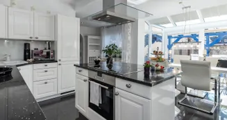 von_poll_real_estate_property_25072012_image_7