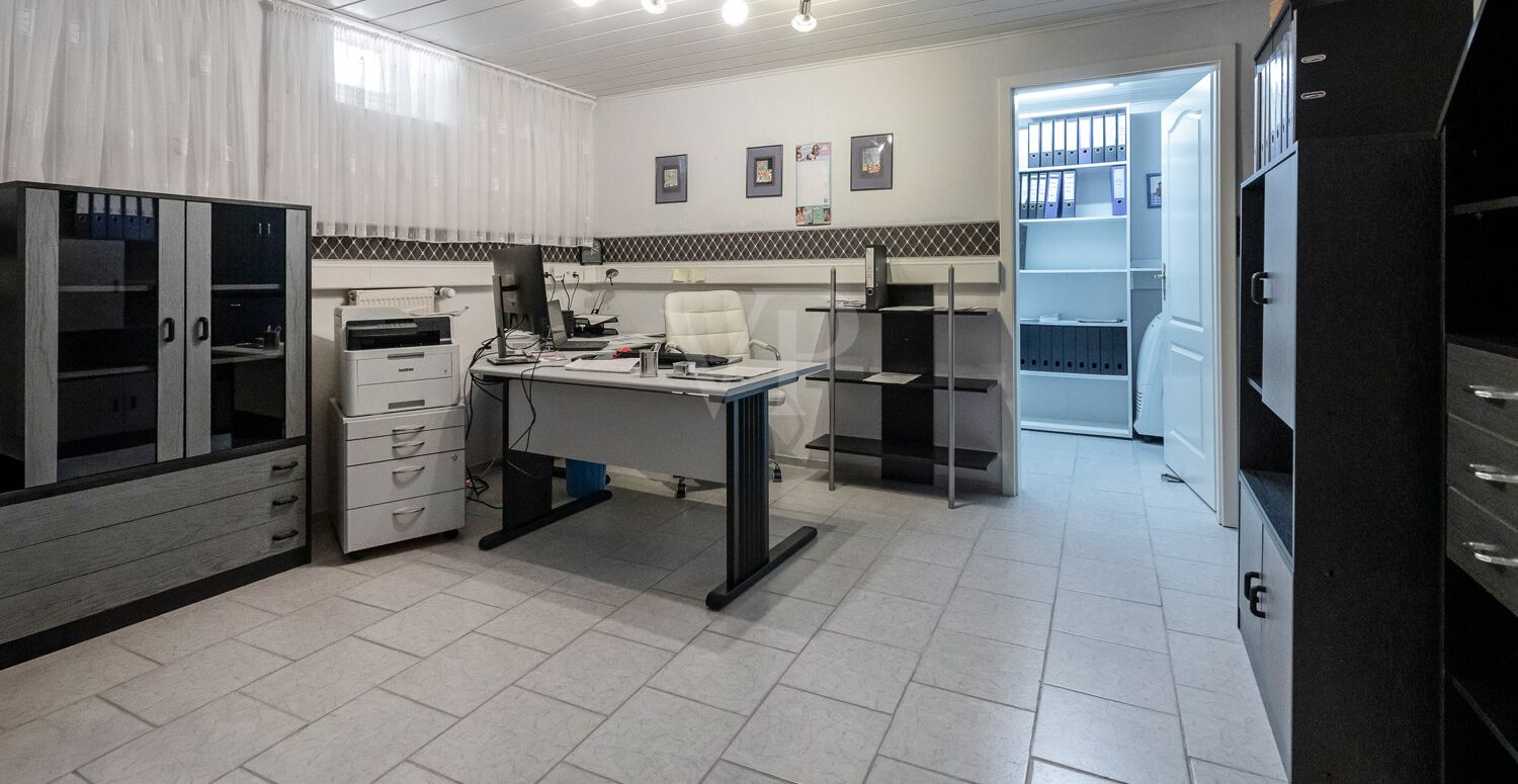 Büro UG